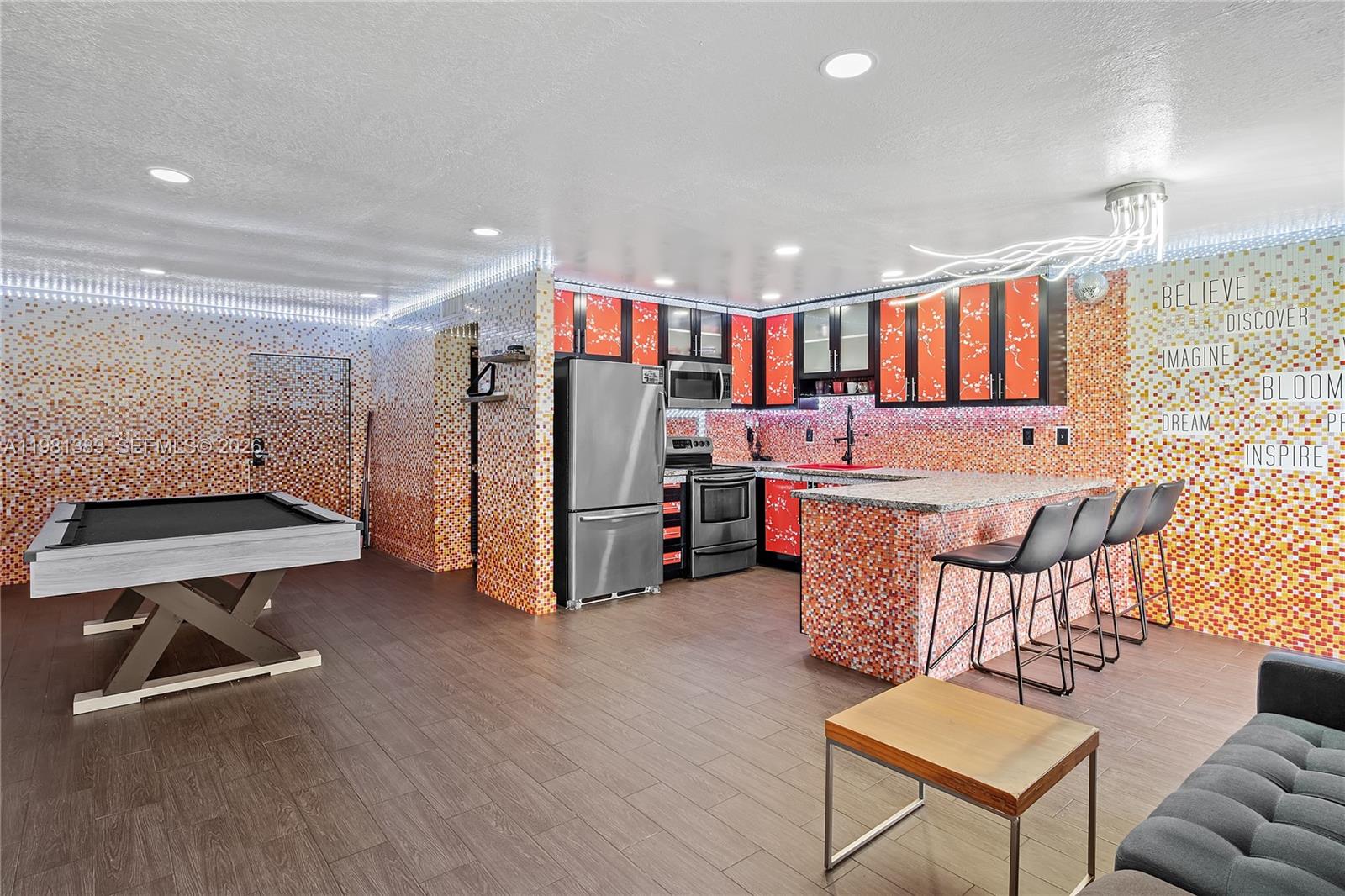 CARIBBEAN HOUSE CONDO - Residential