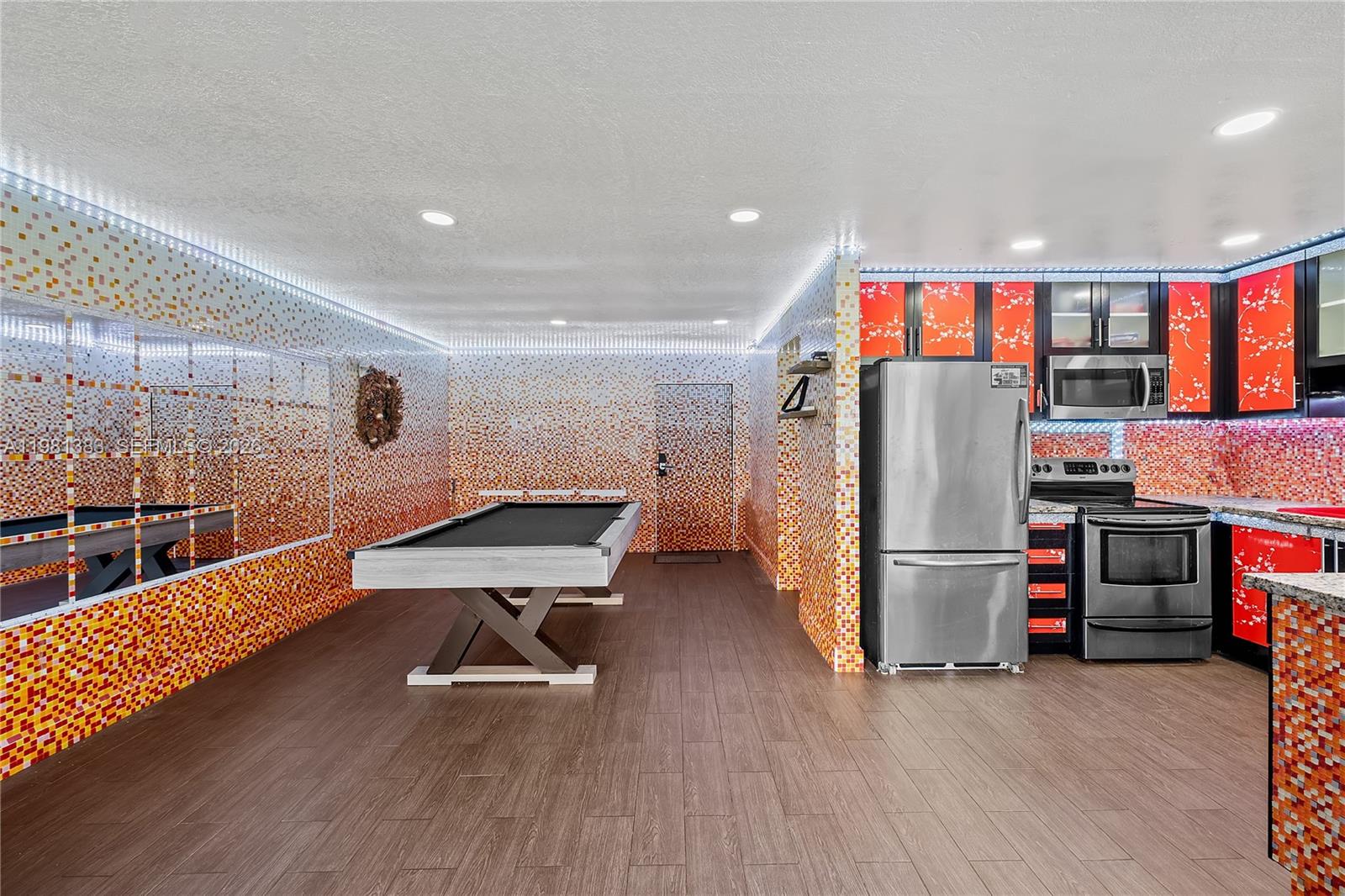 CARIBBEAN HOUSE CONDO - Residential