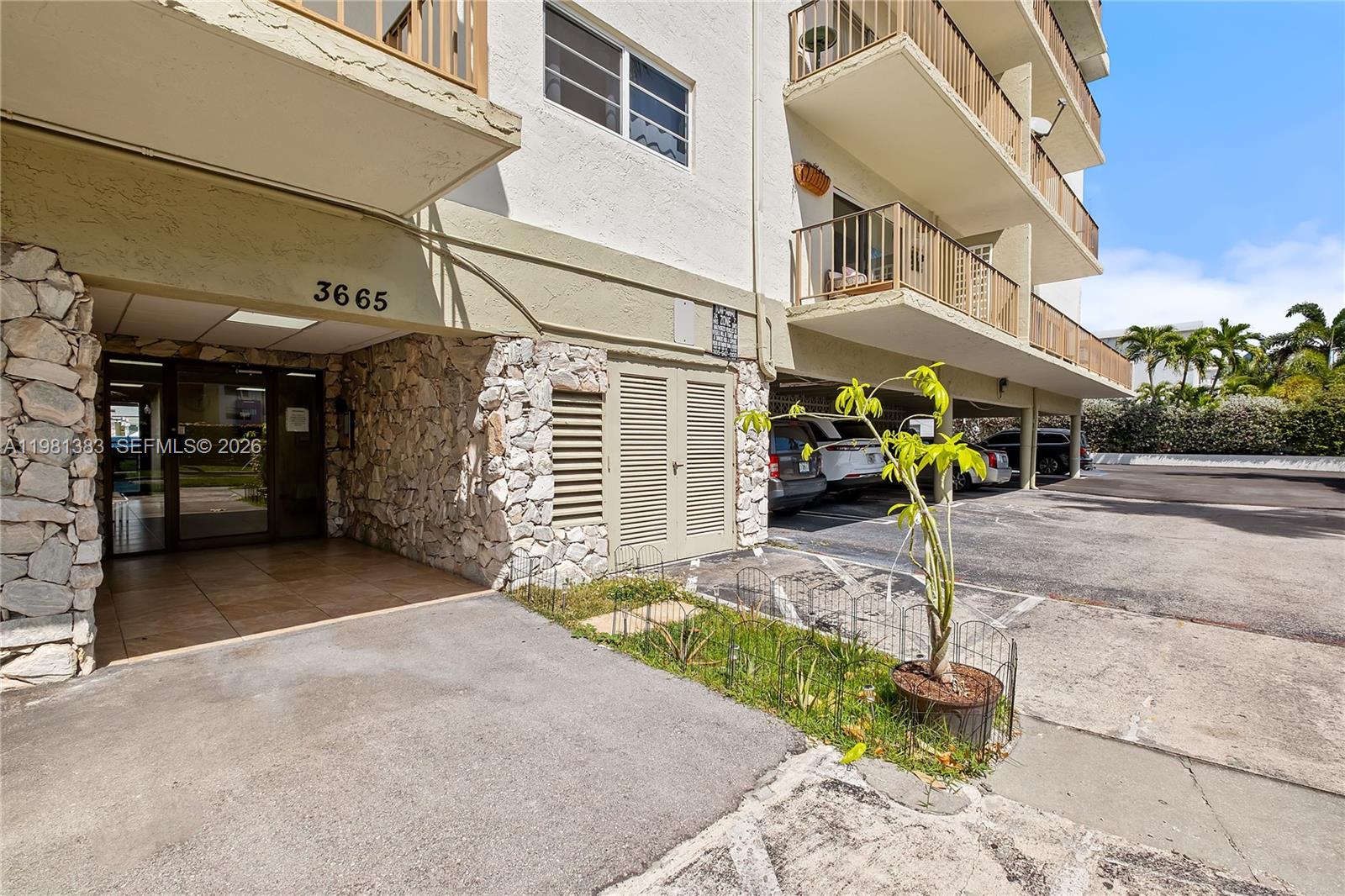 CARIBBEAN HOUSE CONDO - Residential