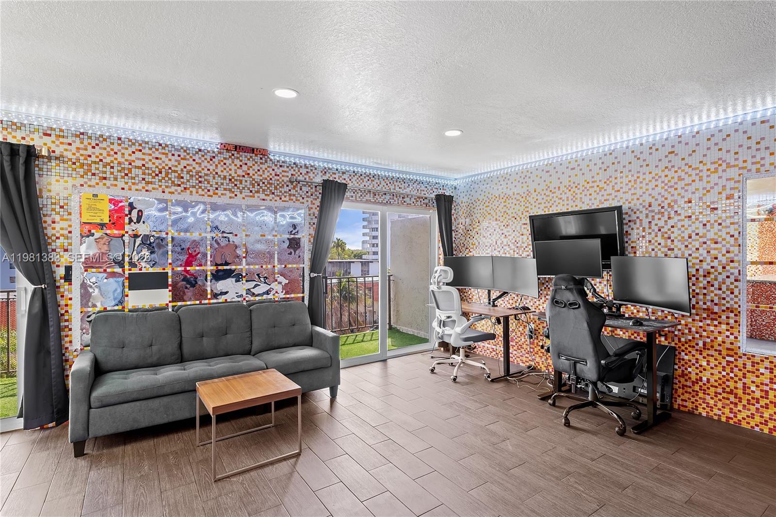 CARIBBEAN HOUSE CONDO - Residential