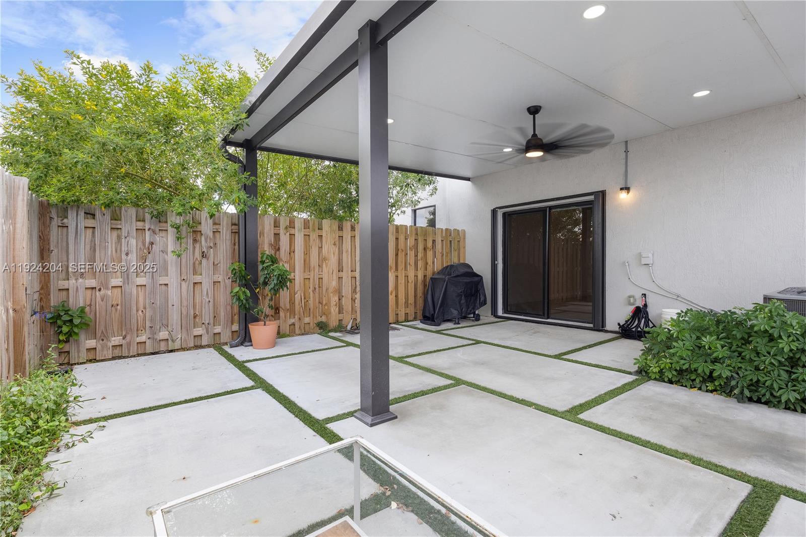 PINE VISTA - Residential