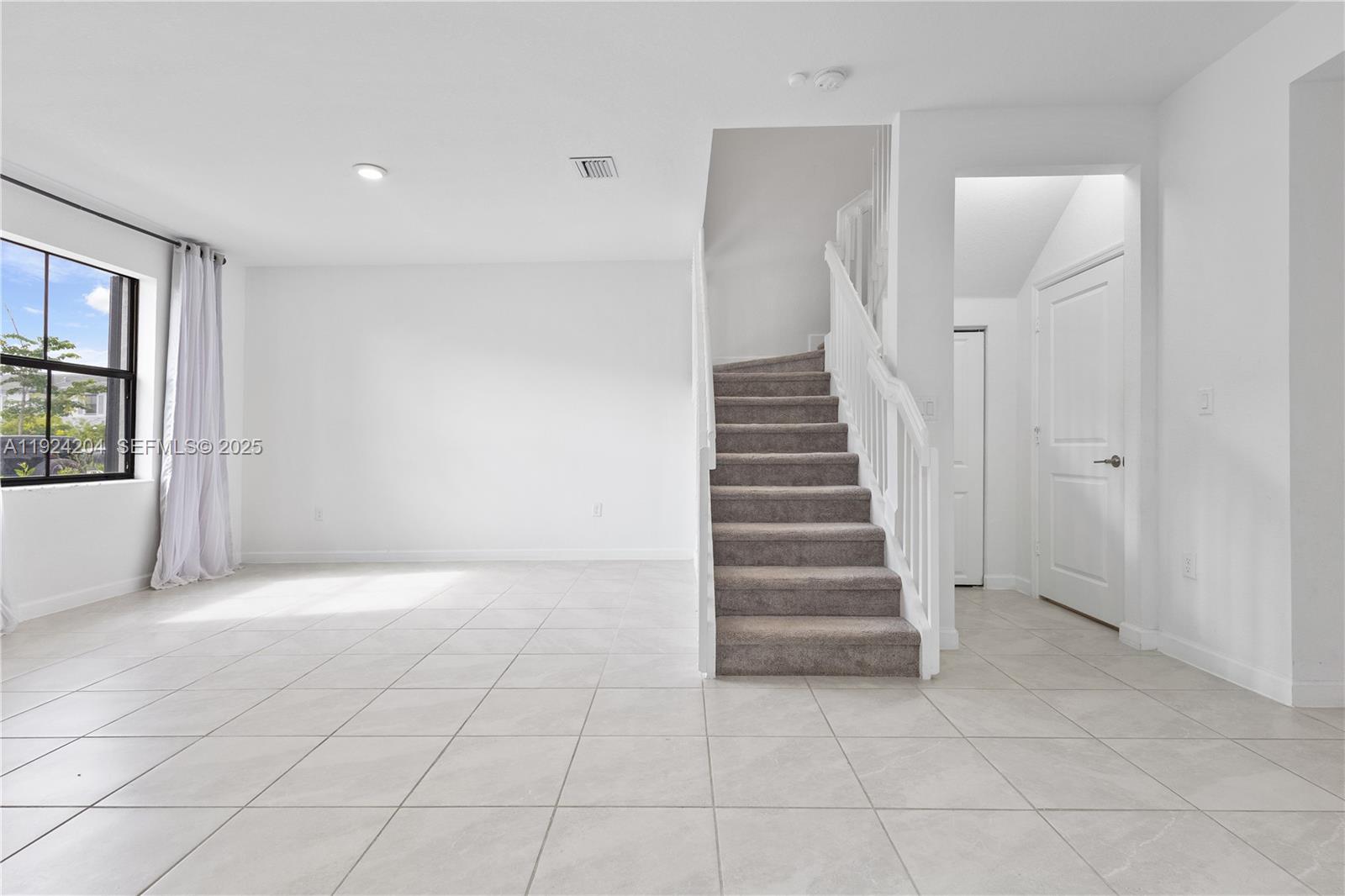 PINE VISTA - Residential