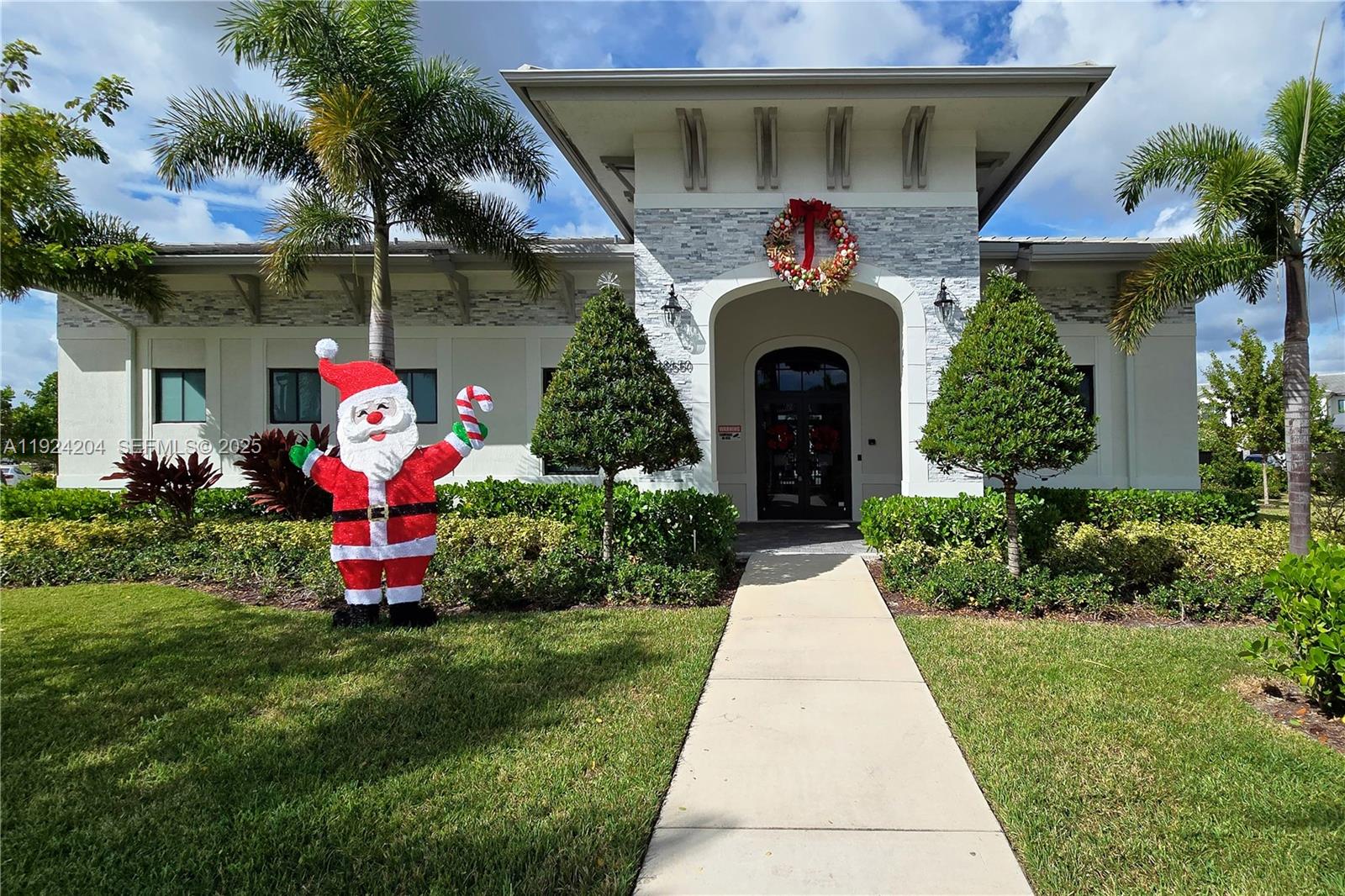 PINE VISTA - Residential