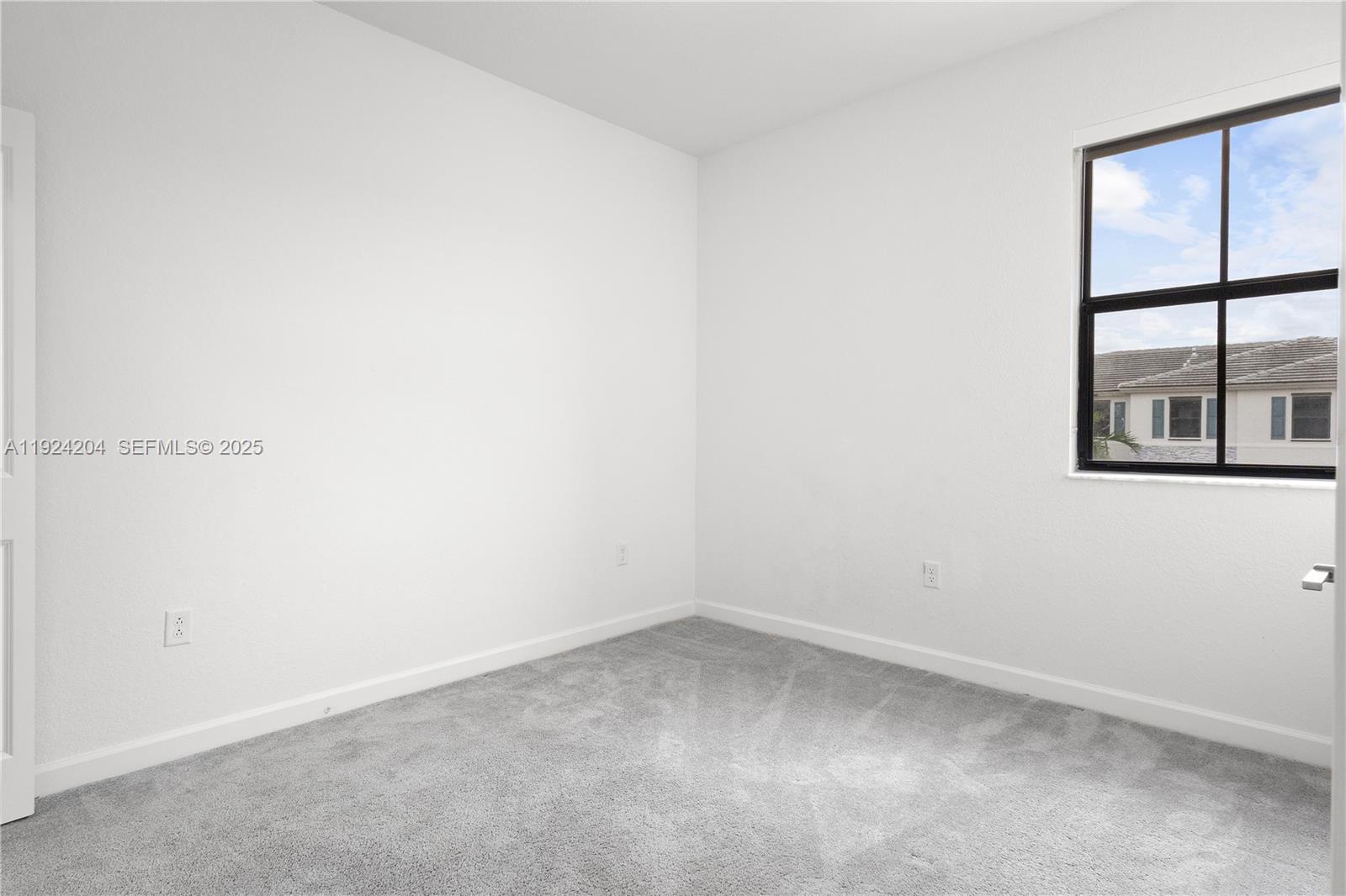 PINE VISTA - Residential