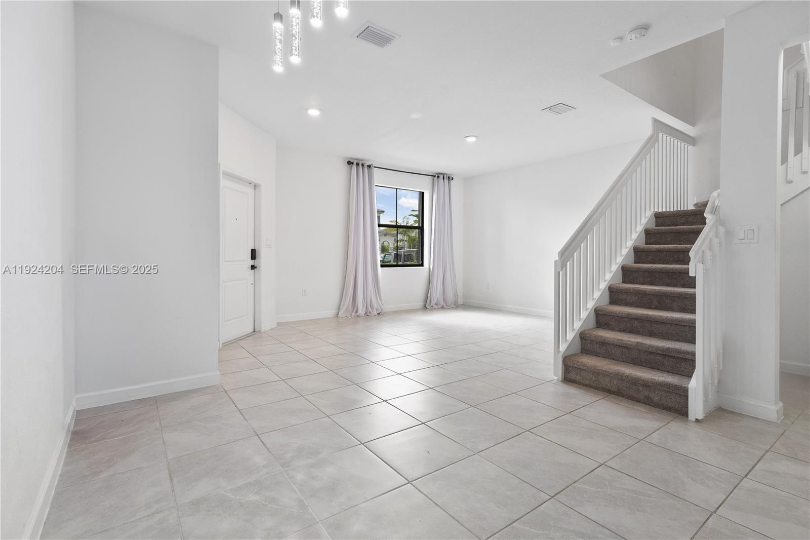 PINE VISTA - Residential