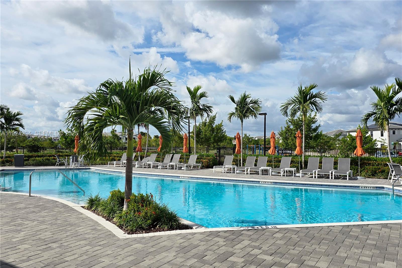 PINE VISTA - Residential