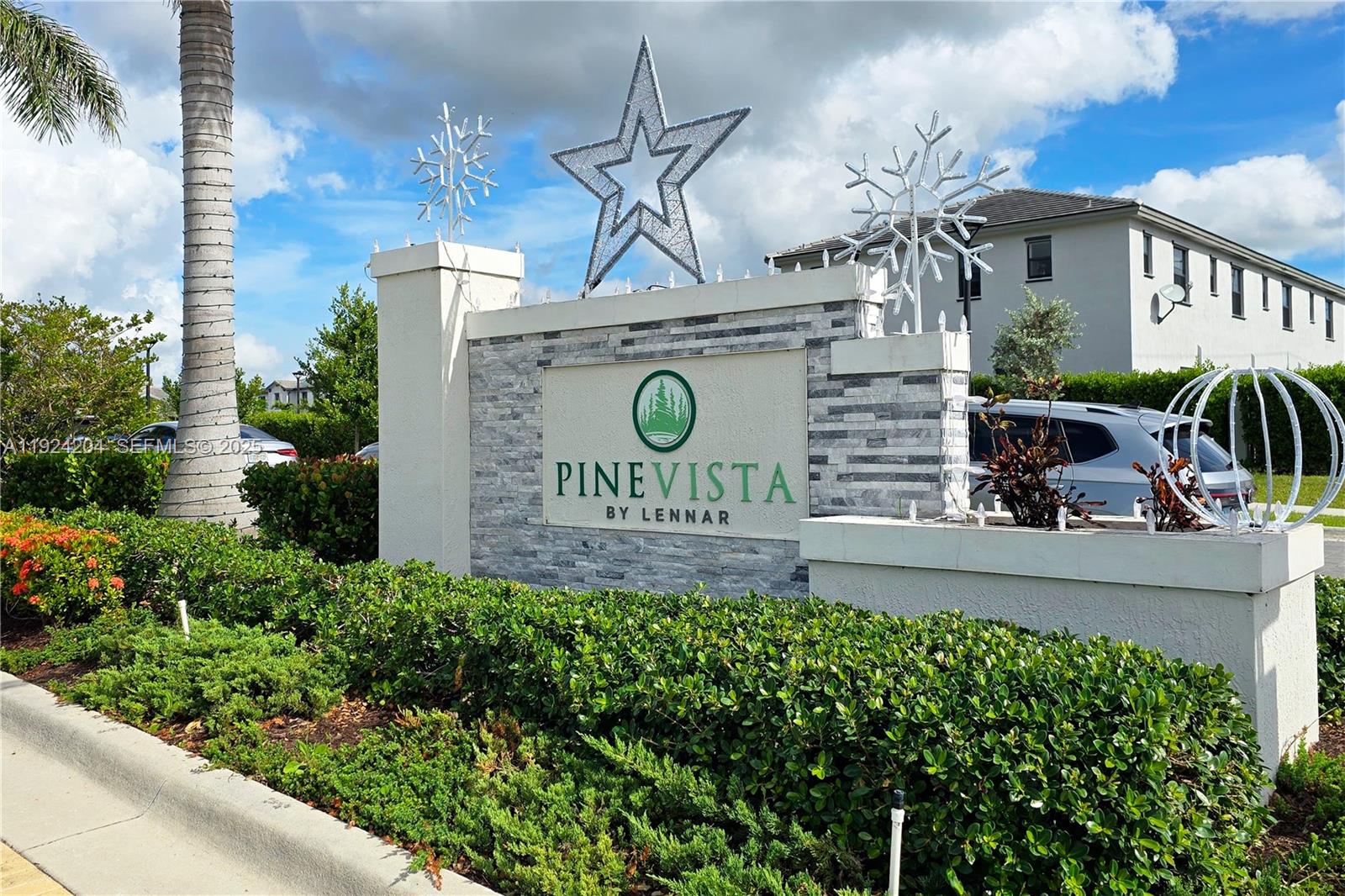 PINE VISTA - Residential