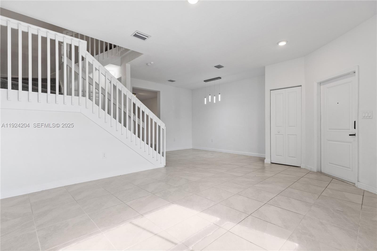 PINE VISTA - Residential