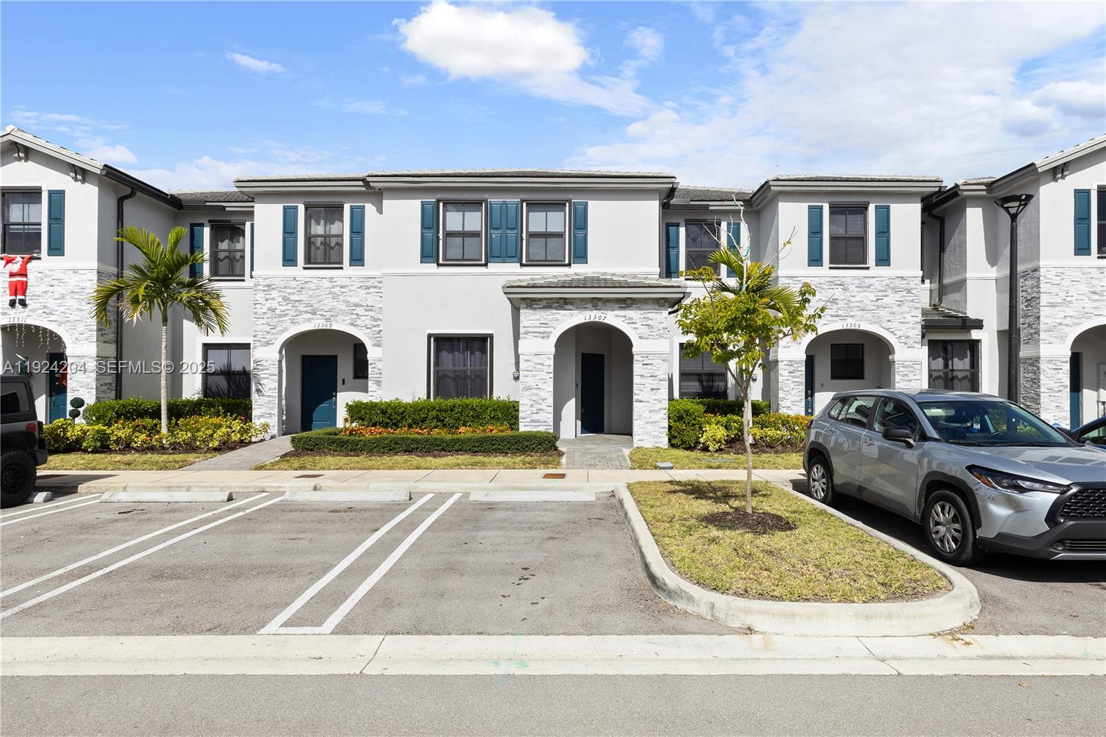 PINE VISTA - Residential