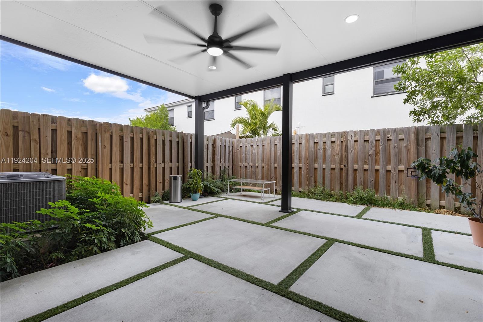 PINE VISTA - Residential