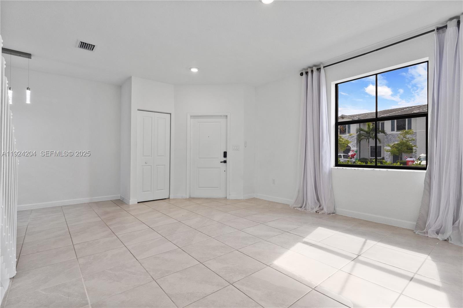 PINE VISTA - Residential