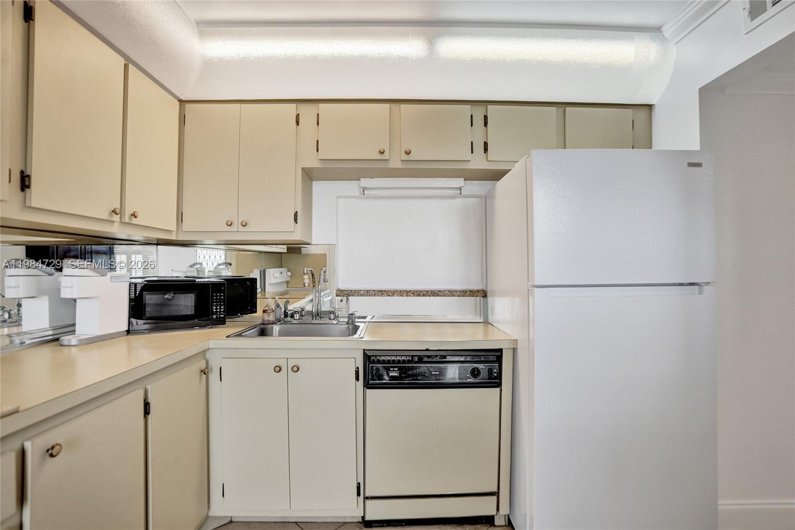 TOPAZ SOUTH CONDO - Residential