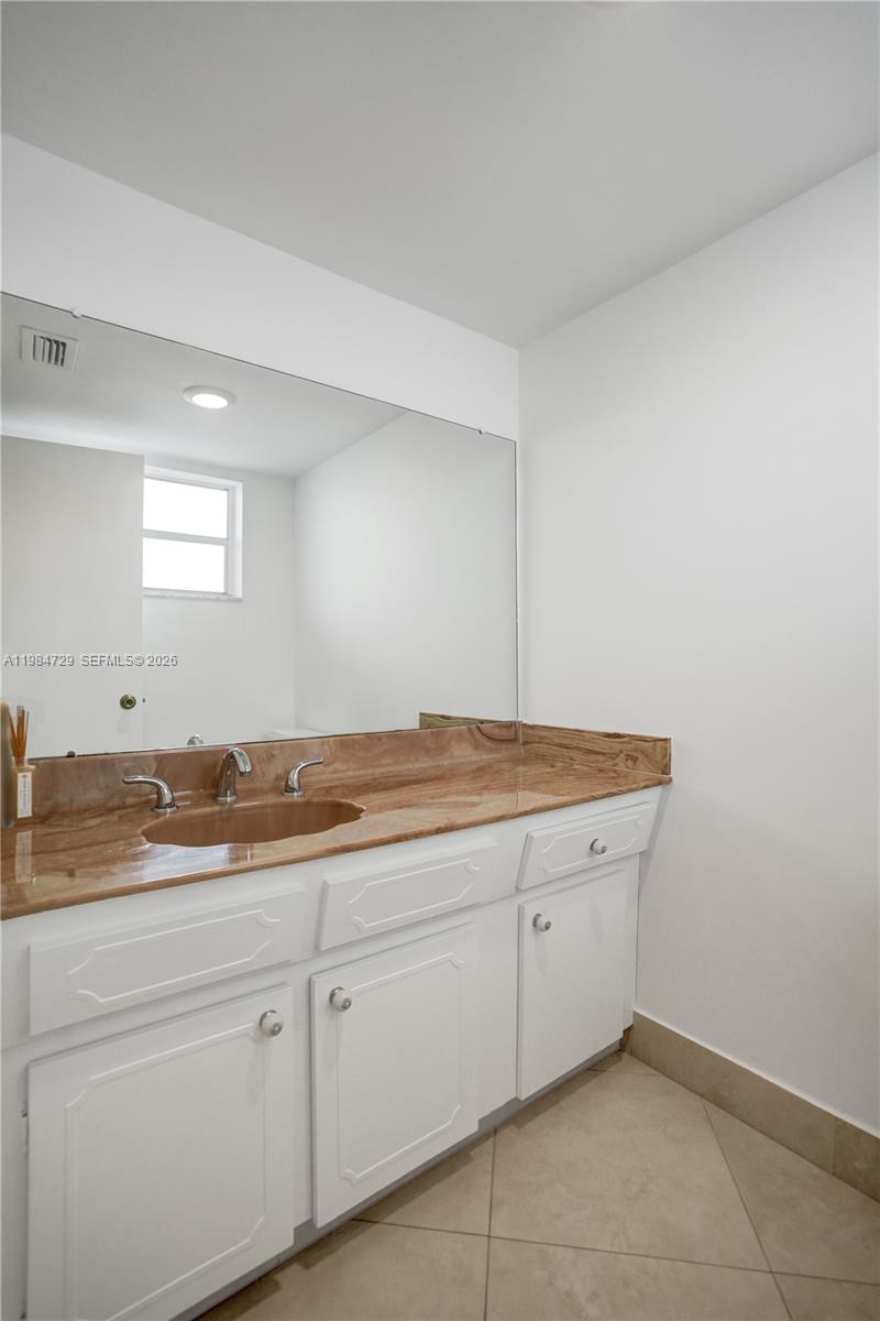 TOPAZ SOUTH CONDO - Residential