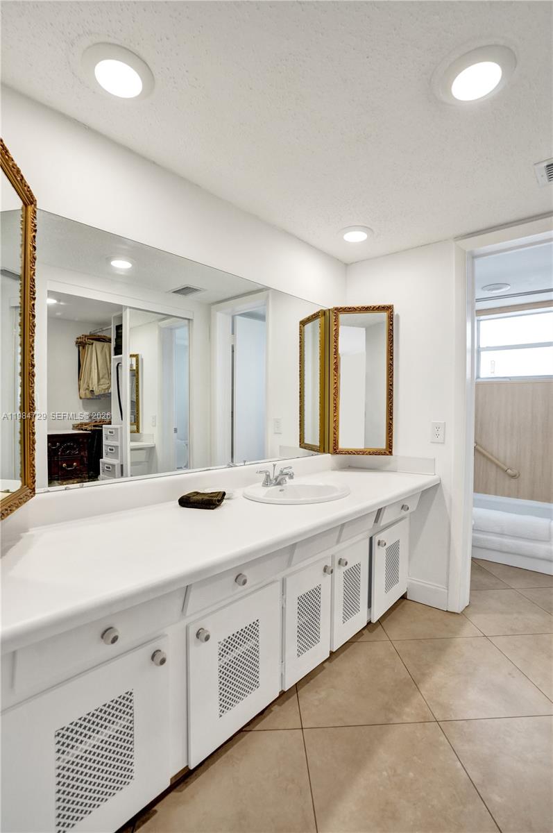 TOPAZ SOUTH CONDO - Residential