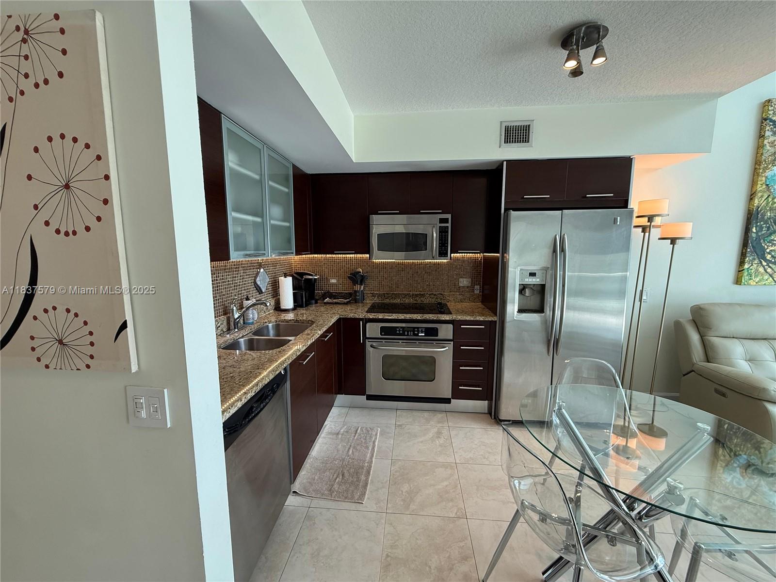 BRICKELL ON THE RIVER S T - Residential Lease