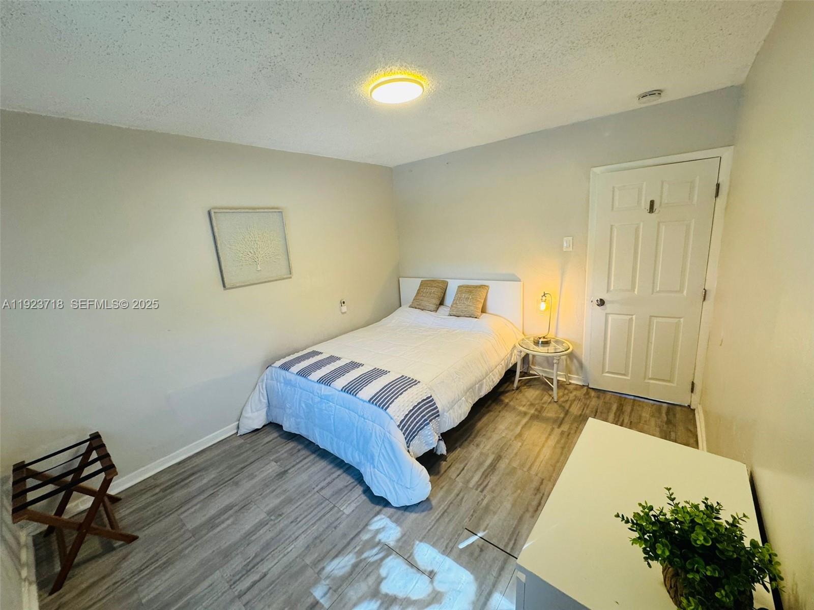 HOLLYWOOD PARK - Residential Lease