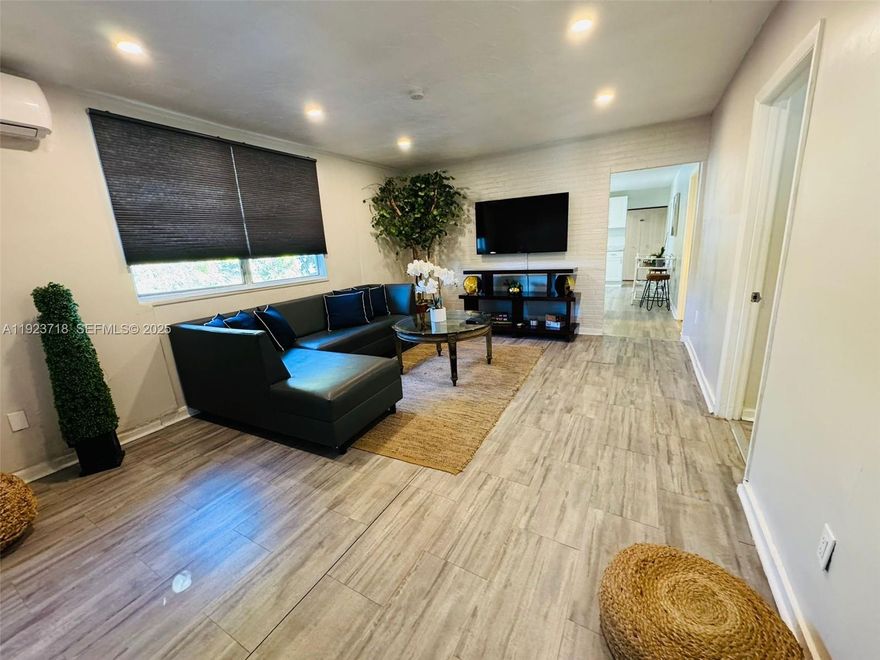 Spacious 3 bed /1 bath apt located in Hollywood Park. Unit offers beautiful views, lots of natural light and spacious closets. Move in with only $1000 Security deposit Available to NEW Applicants ONLY, and subject to landlord's review of criminal, credit, income and eviction records. Building has laundry facilities. Minutes to the beach, restaurants and shopping centers. Utilities included: Water, Sewer, Trash Collection Landscaping and Pest Control Service.

Rent the unit furnished or unfurnished.