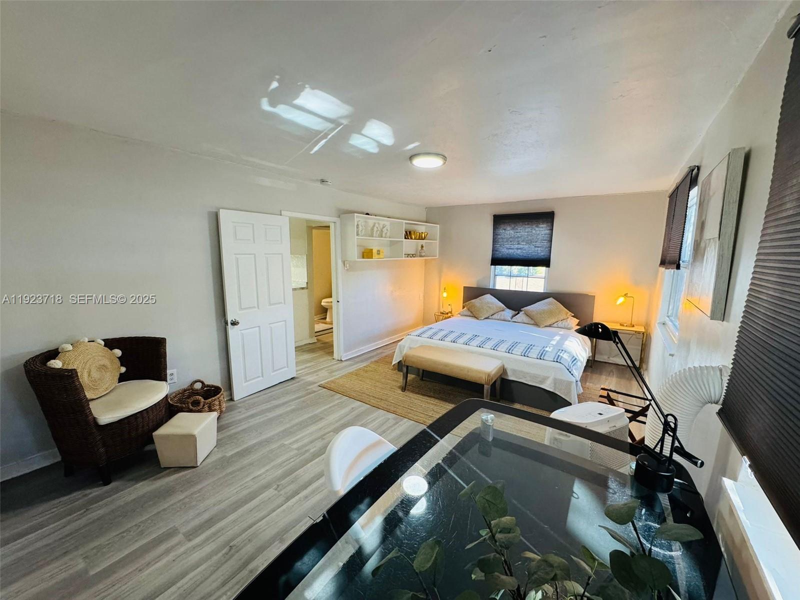 HOLLYWOOD PARK - Residential Lease