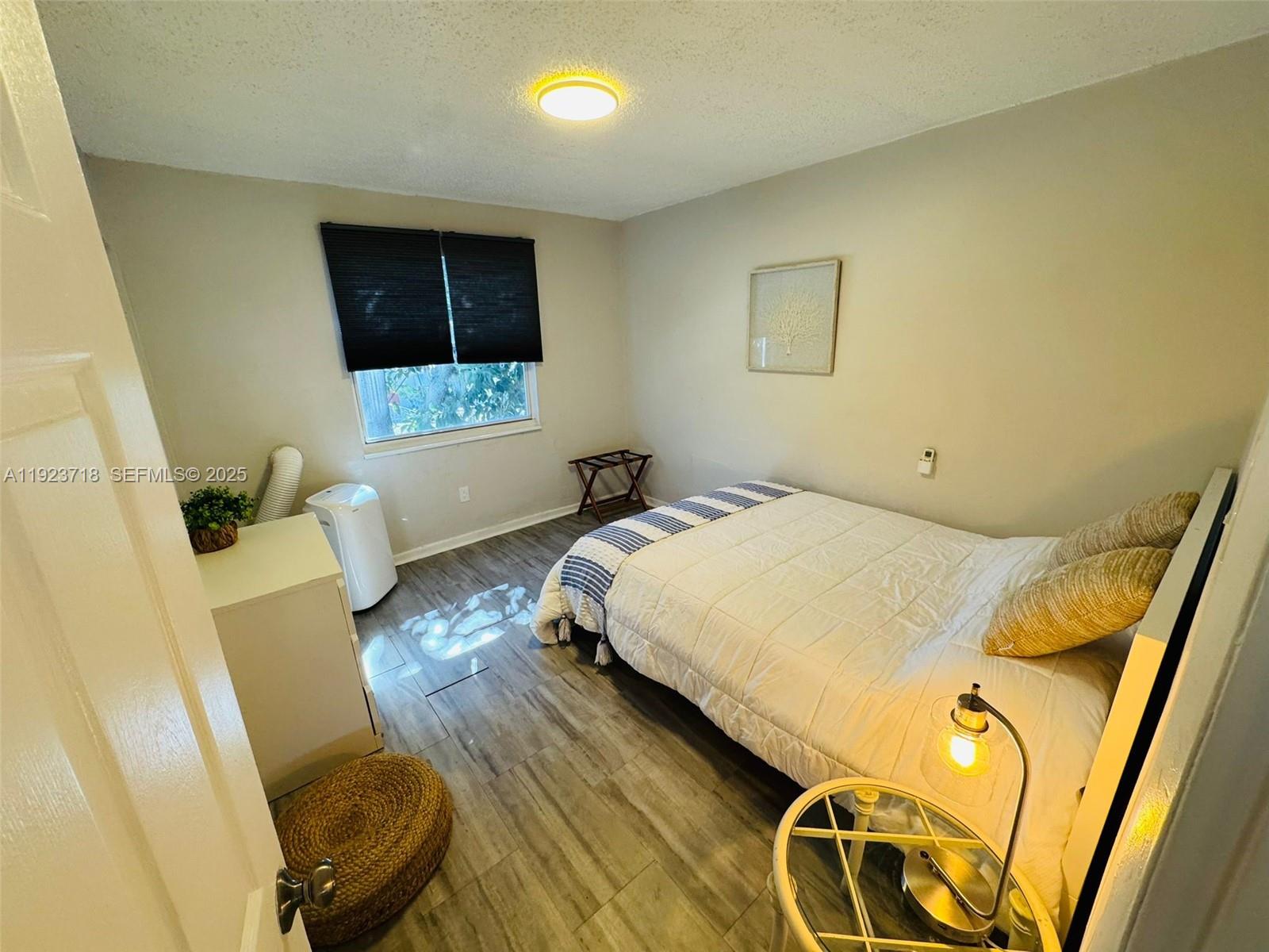 HOLLYWOOD PARK - Residential Lease