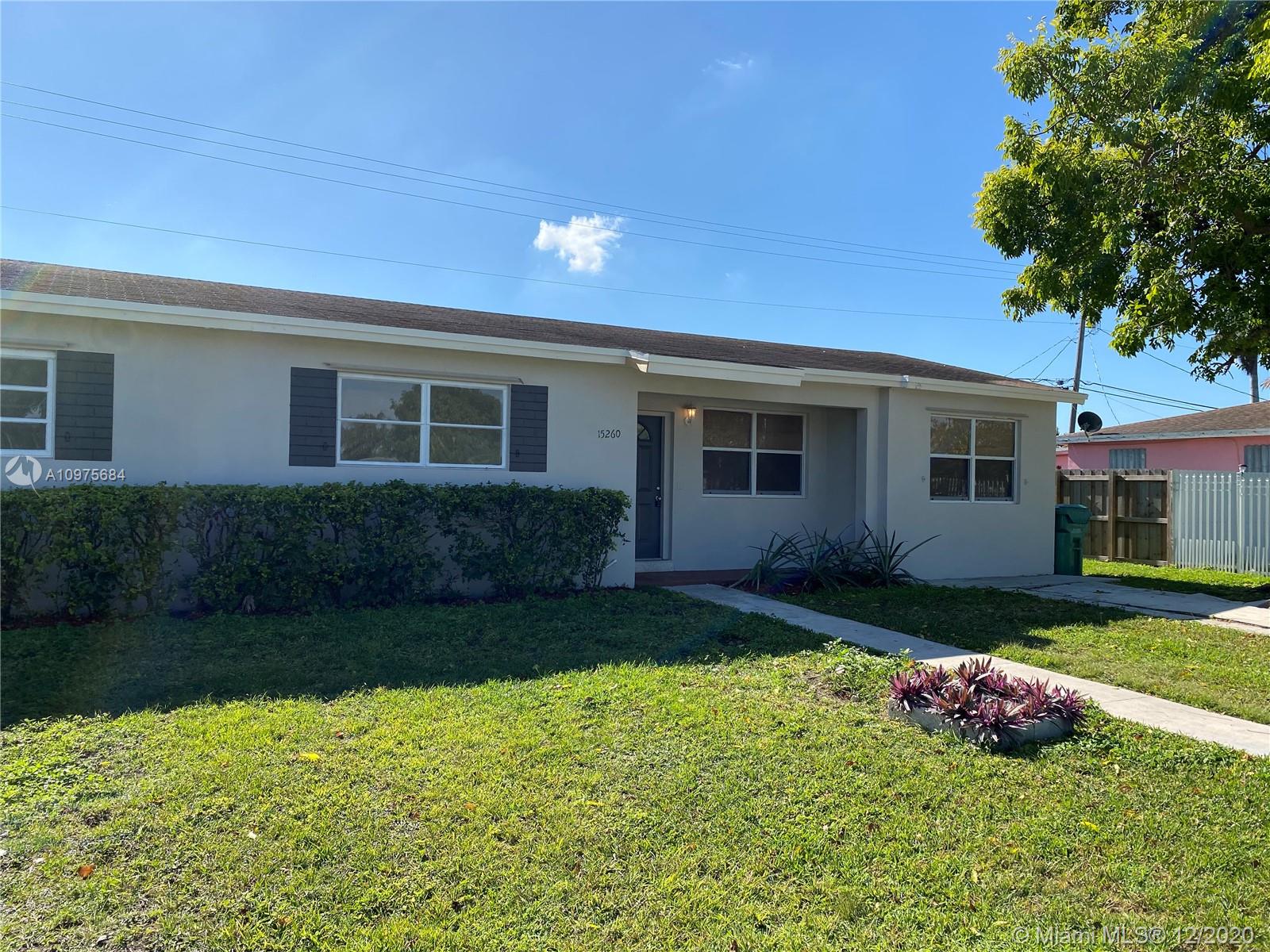 SPACIOUS 4/2 LOCATED IN HOMESTEAD IS A TRUE MUST SEE !! TILED FLOORS THROUGHOUT !! FRESHLY
PAINTED INSIDE AND OUT !! CENTRALLY LOCATED TO SCHOOLS, SHOPPING AND MORE. IF YOU SHOW IT, YOU
WILL RENT IT !!