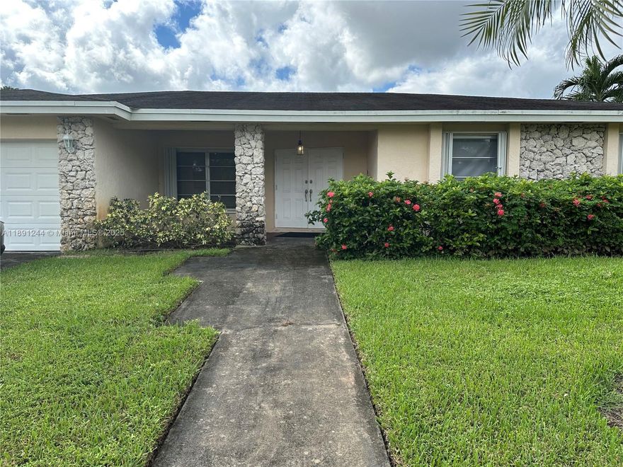 This charming one-story house in Weston is nestled in a peaceful cul-de-sac within a fantastic neighborhood. It boasts four bedrooms and three and a half bathrooms. While the house needs updating, it holds great potential and offers a wonderful opportunity for customization and improvement, this a great opportunity !Plus, it comes with a lovely pool, making it an ideal place for relaxation and entertainment.Call listing agent for showings