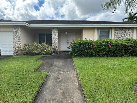 Photo of 16628 Golfview Dr, Weston, FL 33326 (MLS # A11891244)