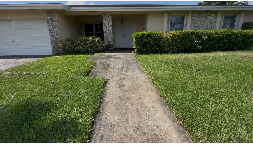 This charming one-story house in Weston is nestled in a peaceful cul-de-sac within a fantastic neighborhood. It boasts four bedrooms and three and a half bathrooms. While the house needs updating, it holds great potential and offers a wonderful opportunity for customization and improvement, this a great opportunity !Plus, it comes with a lovely pool, making it an ideal place for relaxation and entertainment.Call listing agent for showings