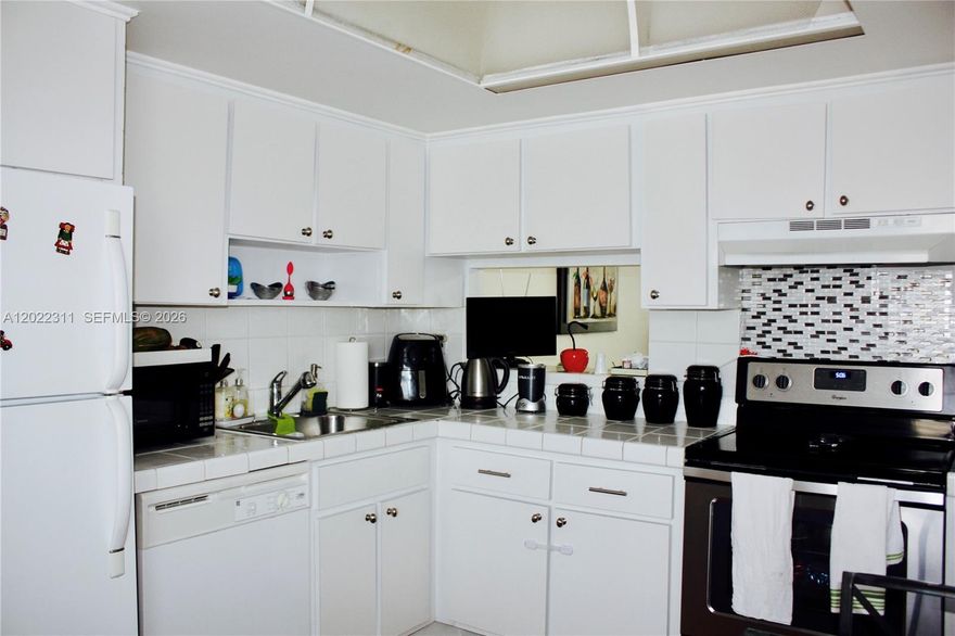 BEAUTIFUL CONDO IN A RELAXING LOCATION !! 2 Bedroom 1 Bathroom; surrounded by a lake, 2 pools and lovely club house & Gym, activity center. The condo has wooden laminated floor, Very cozy and well maintained , Enclosed balcony that can be used like an office. Excellent location. Very Close to Aventura Mall, Restaurants, Hospitals and minutes to the Beaches, Close to Mayor Highways. Adult Community 55+.