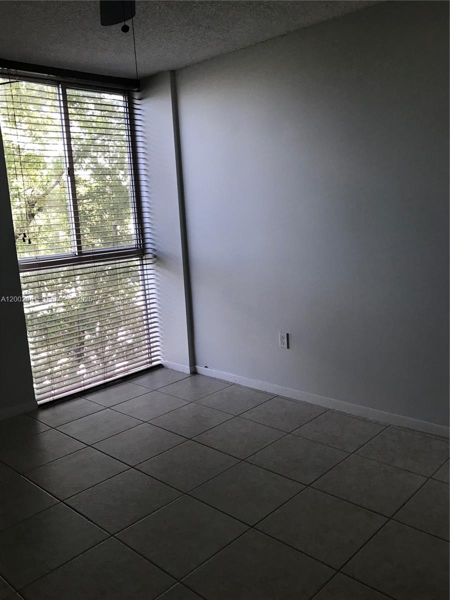 LAS BRISAS@ COUNTRY CLUB - Residential Lease