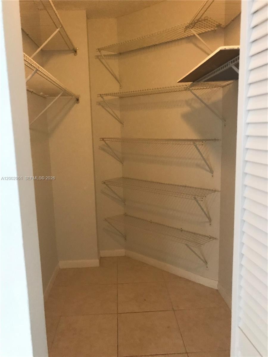 LAS BRISAS@ COUNTRY CLUB - Residential Lease