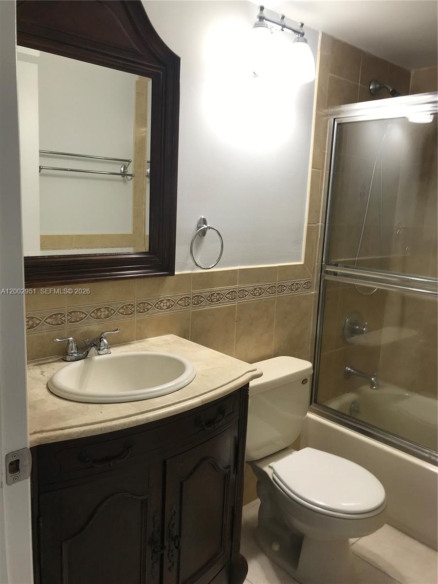 LAS BRISAS@ COUNTRY CLUB - Residential Lease