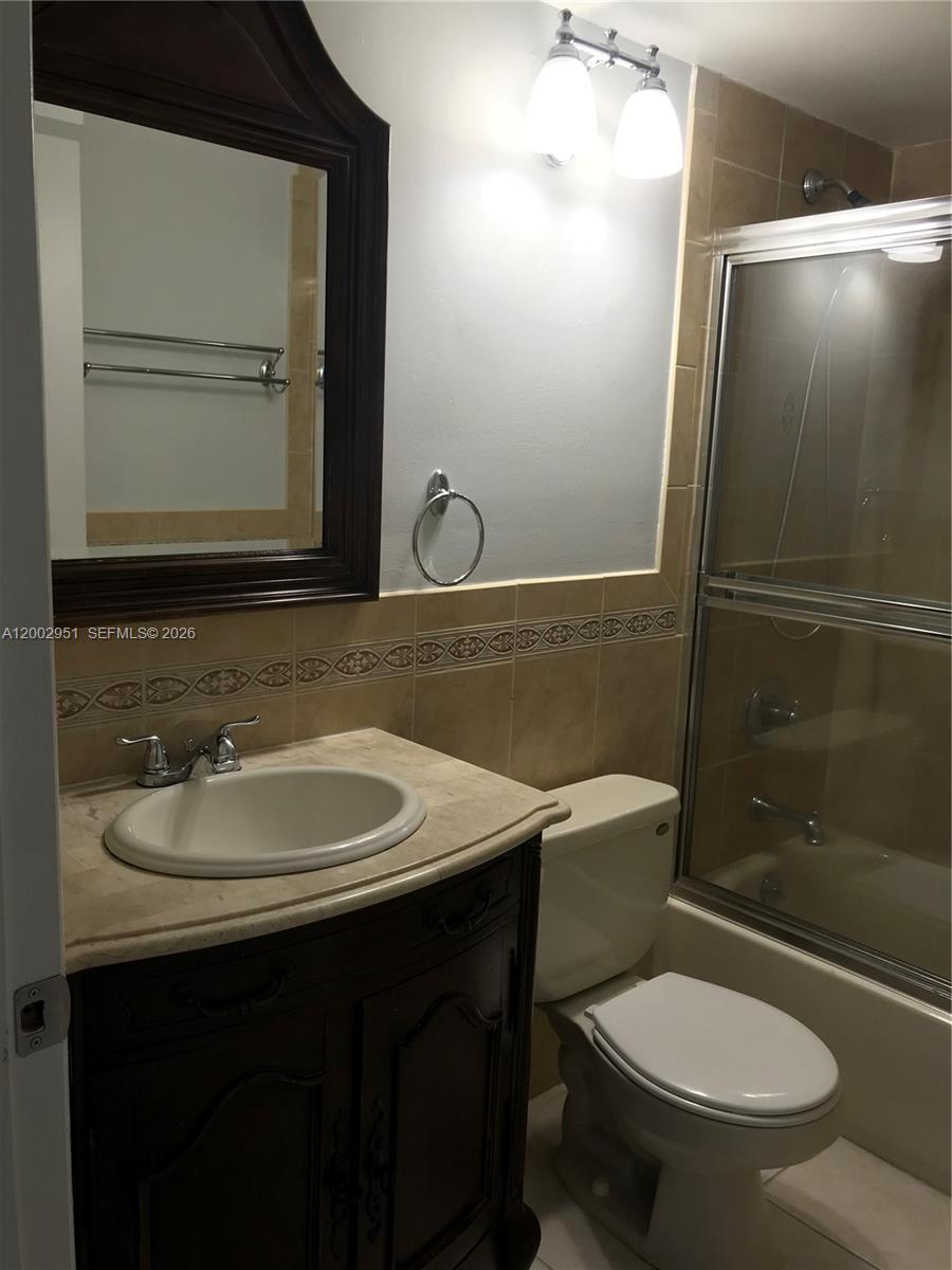 LAS BRISAS@ COUNTRY CLUB - Residential Lease