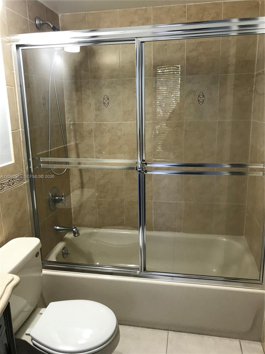 LAS BRISAS@ COUNTRY CLUB - Residential Lease