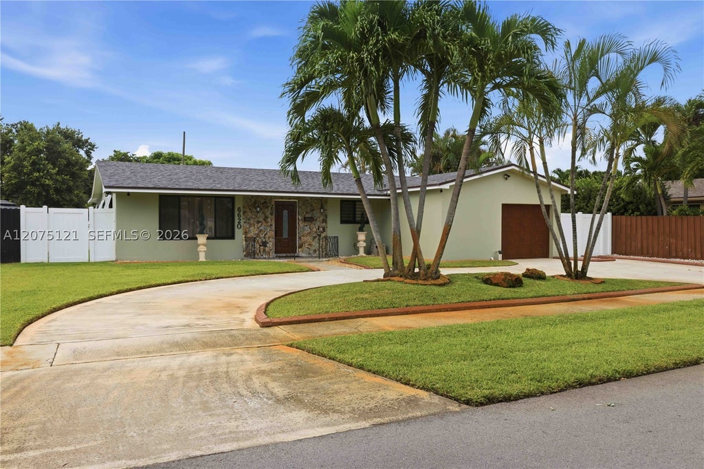 Photo of 6620 SW 6th St, Pembroke Pines, FL 33023 (MLS # A12075121)