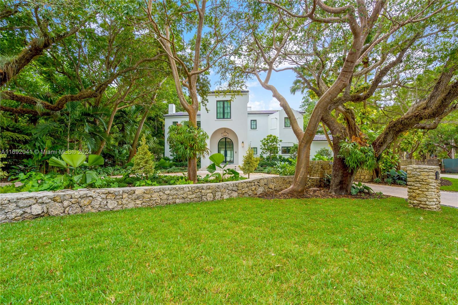 4860 Hammock Lake Drive Dr, Coral Gables, Broward County, Florida - 6 Bedrooms  
5 Bathrooms - 