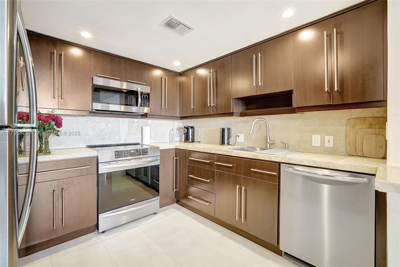 AVENTURA ELDORADO CONDO - Residential