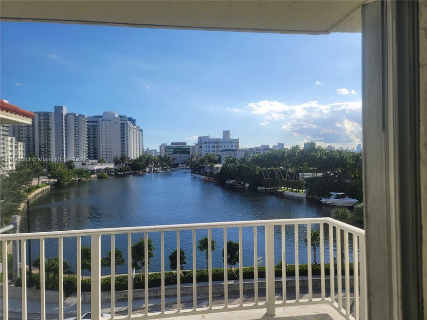 Top floor unit with an intracoastal view in the perfect location! Walking distance to Lincoln Road, the beach, restaurants, and more. Washer and dryer in the unit. Pool, highspeed internet, and cable included in the maintenance.