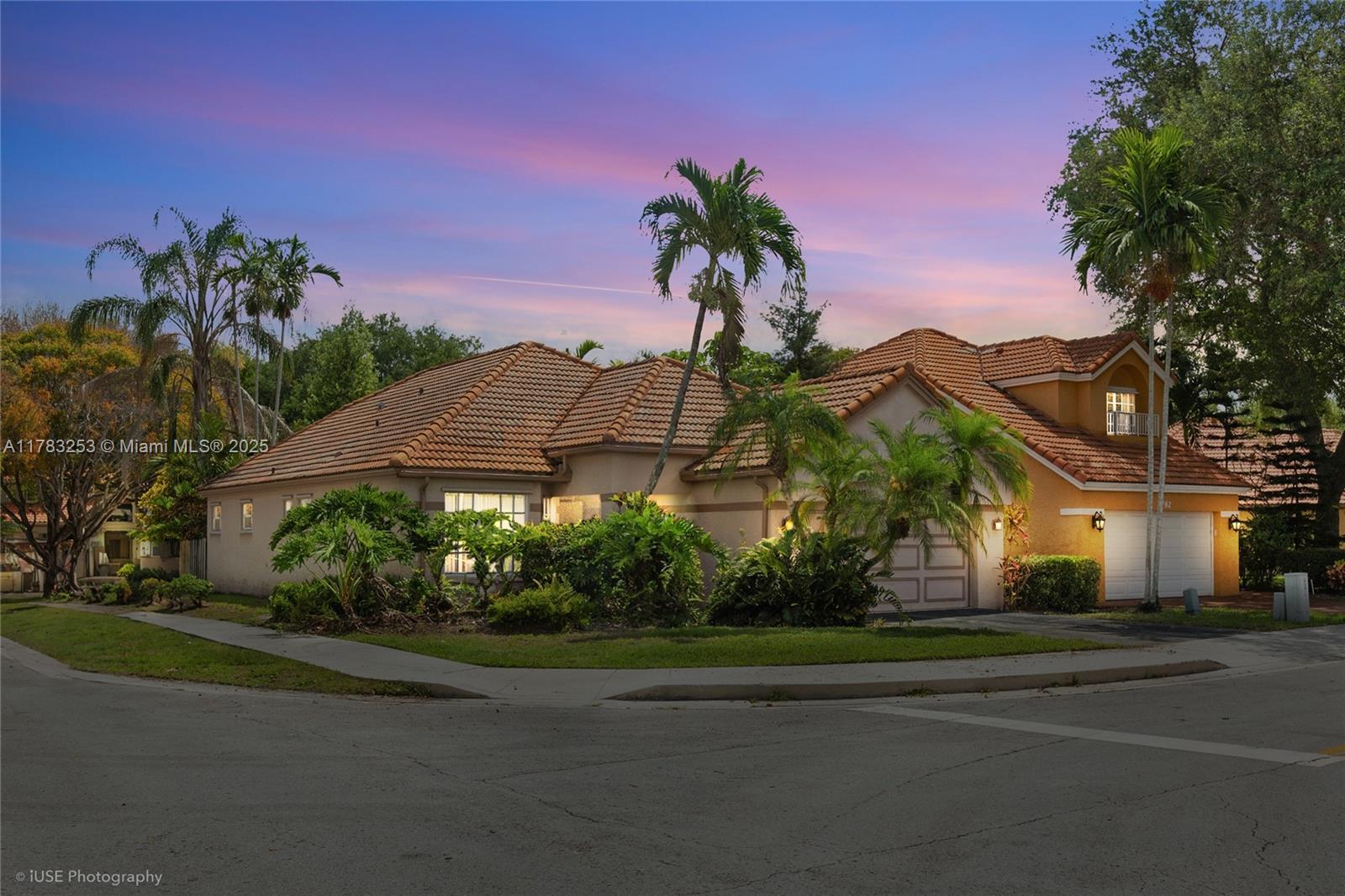 2772 Oakview Way, Davie, Broward County, Florida - 2 Bedrooms  
2 Bathrooms - 