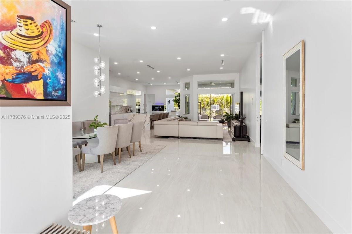 3847 Crestwood Cir