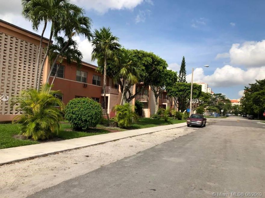 2/1 Apartment near Coral Gables, Downtown, Miami International Airport ... Close to public transportation, restaurants, banks, schools and more. Fast associacion approval.