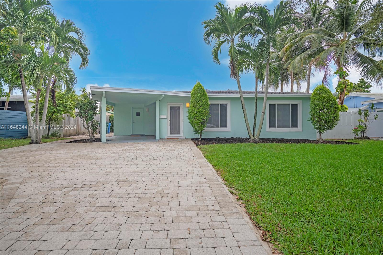 3680 Ne 16th Ave, Oakland Park, Miami-Dade County, Florida - 3 Bedrooms  
2 Bathrooms - 