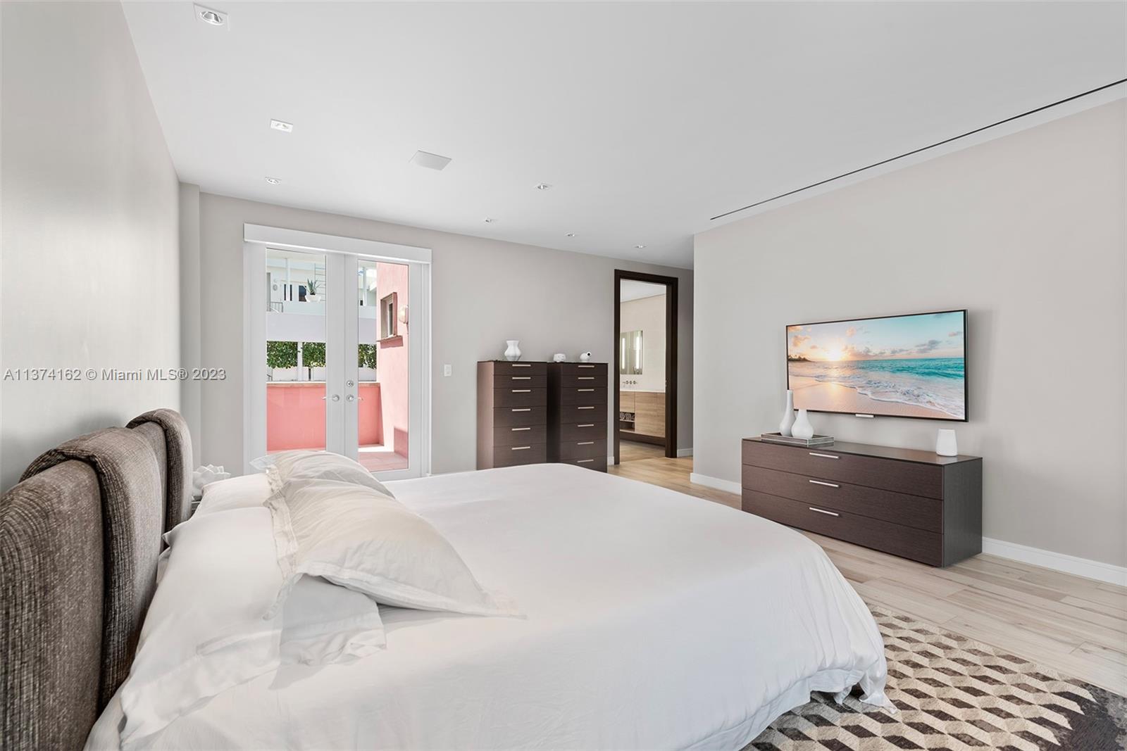 AQUA AT ALLISON ISLAND - Residential