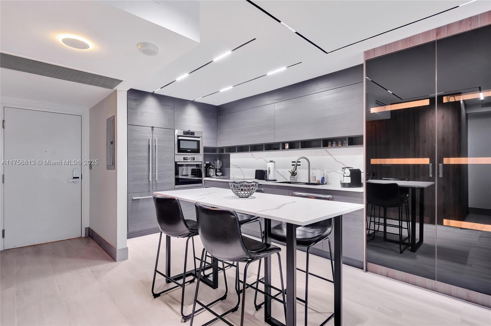 RONEY PALACE CONDO - Residential