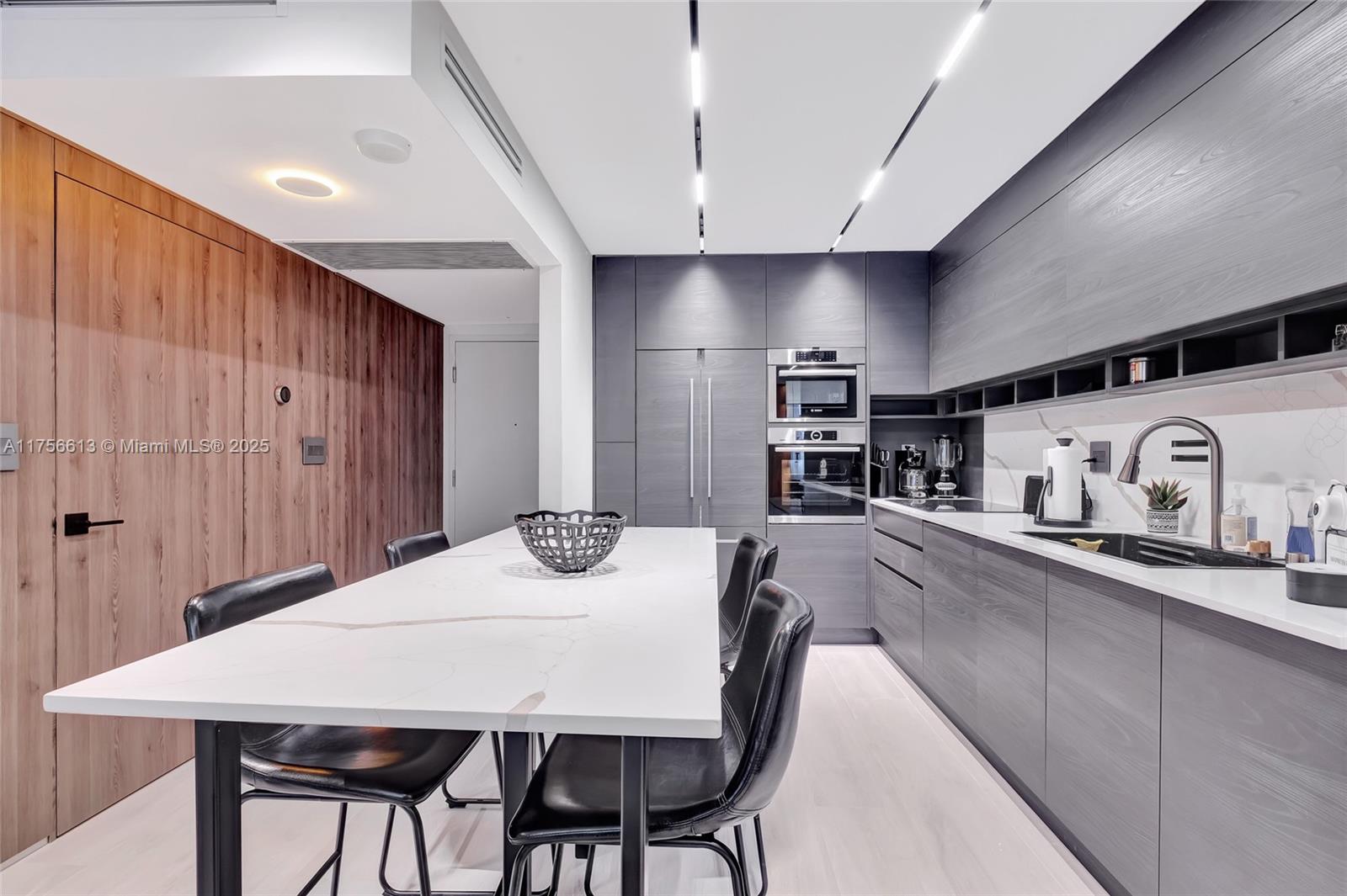 RONEY PALACE CONDO - Residential