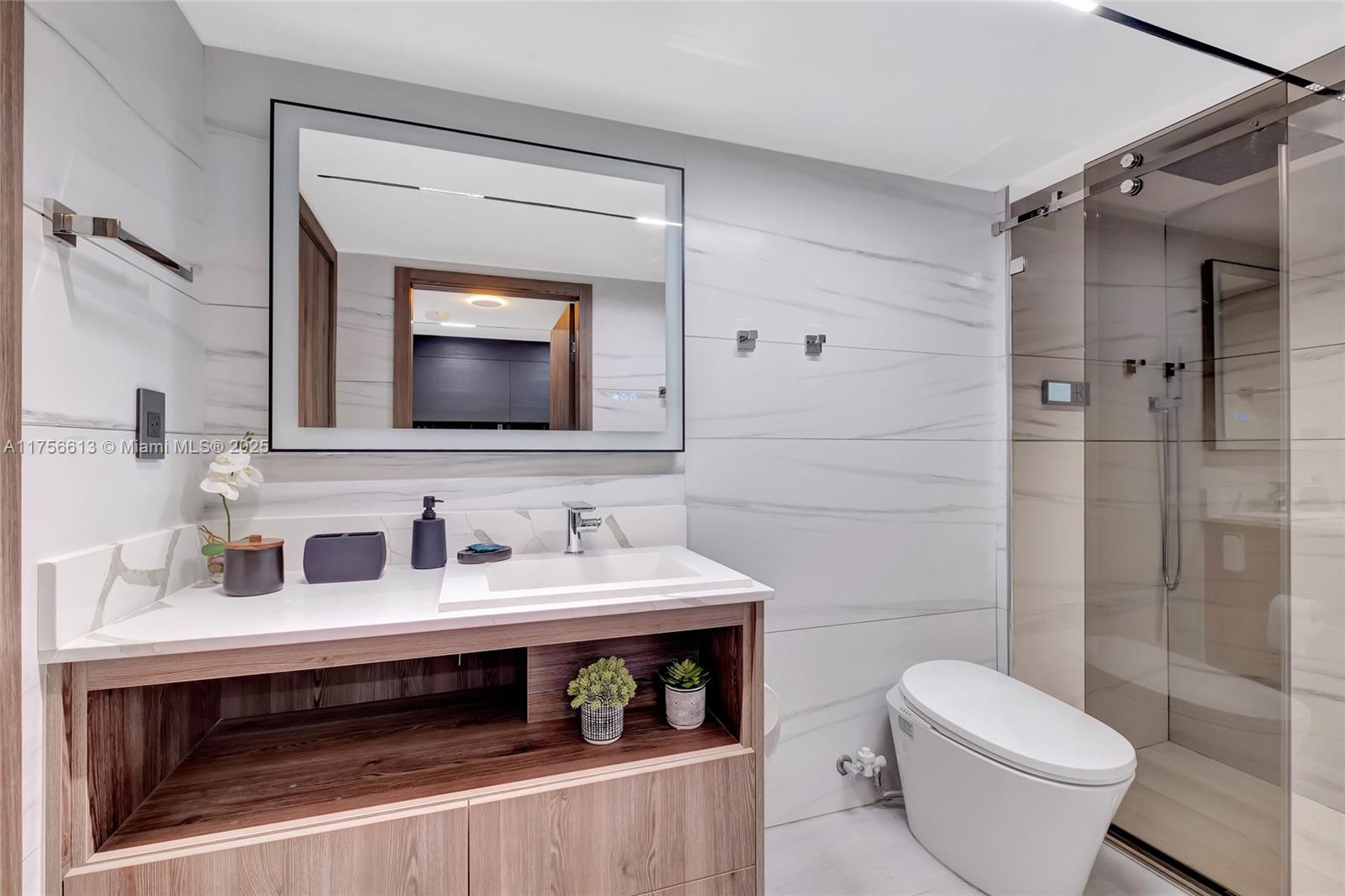 RONEY PALACE CONDO - Residential