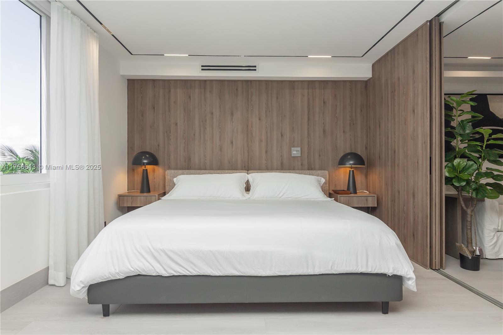 RONEY PALACE CONDO - Residential