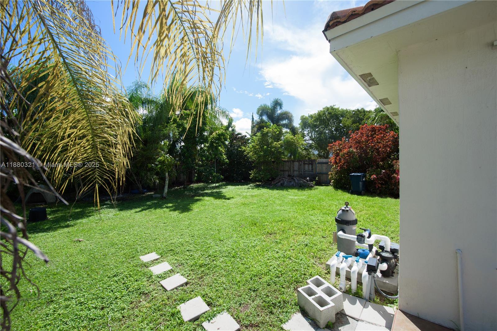 REDLAND ESTATES - Residential Lease