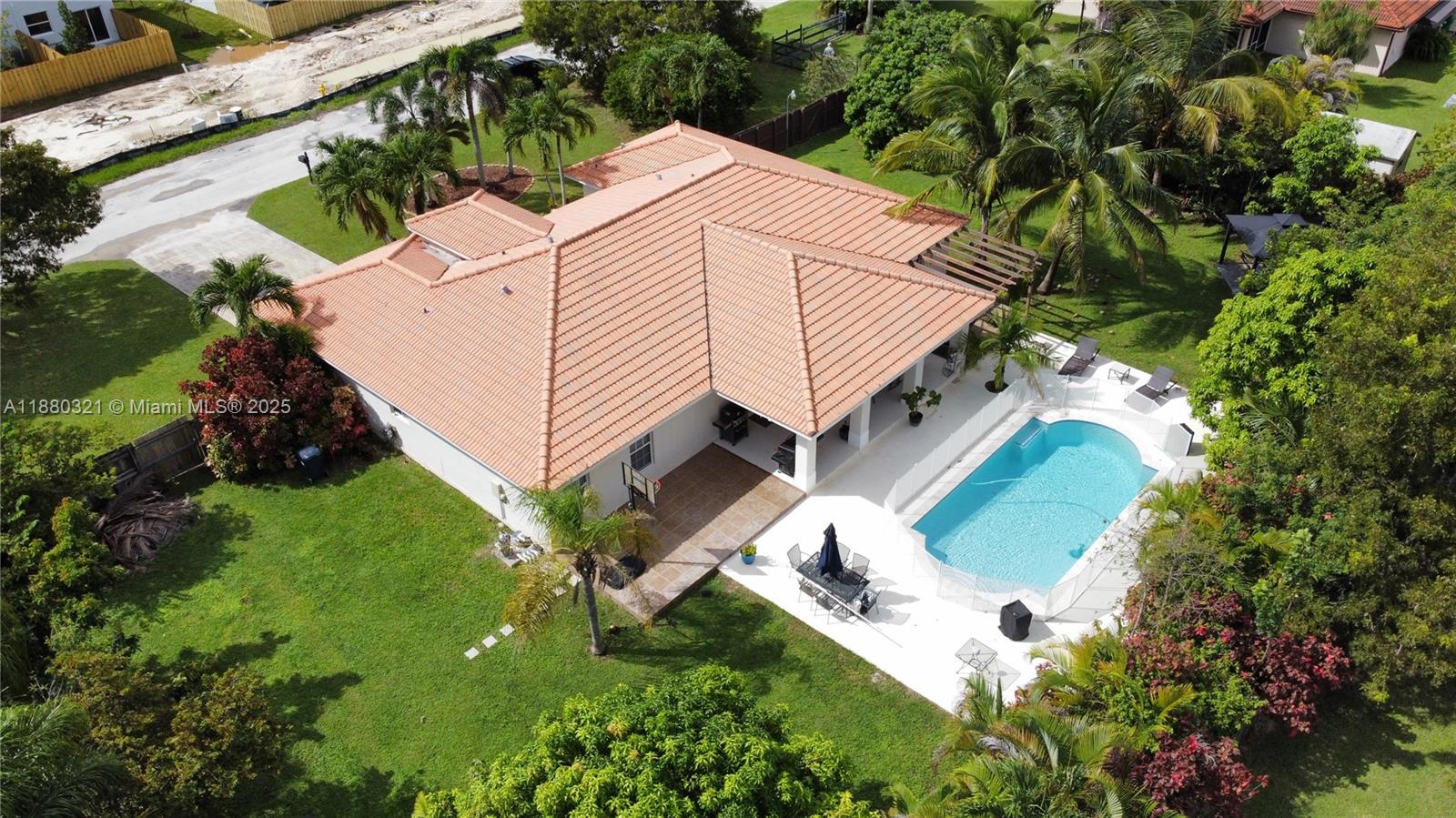 REDLAND ESTATES - Residential Lease