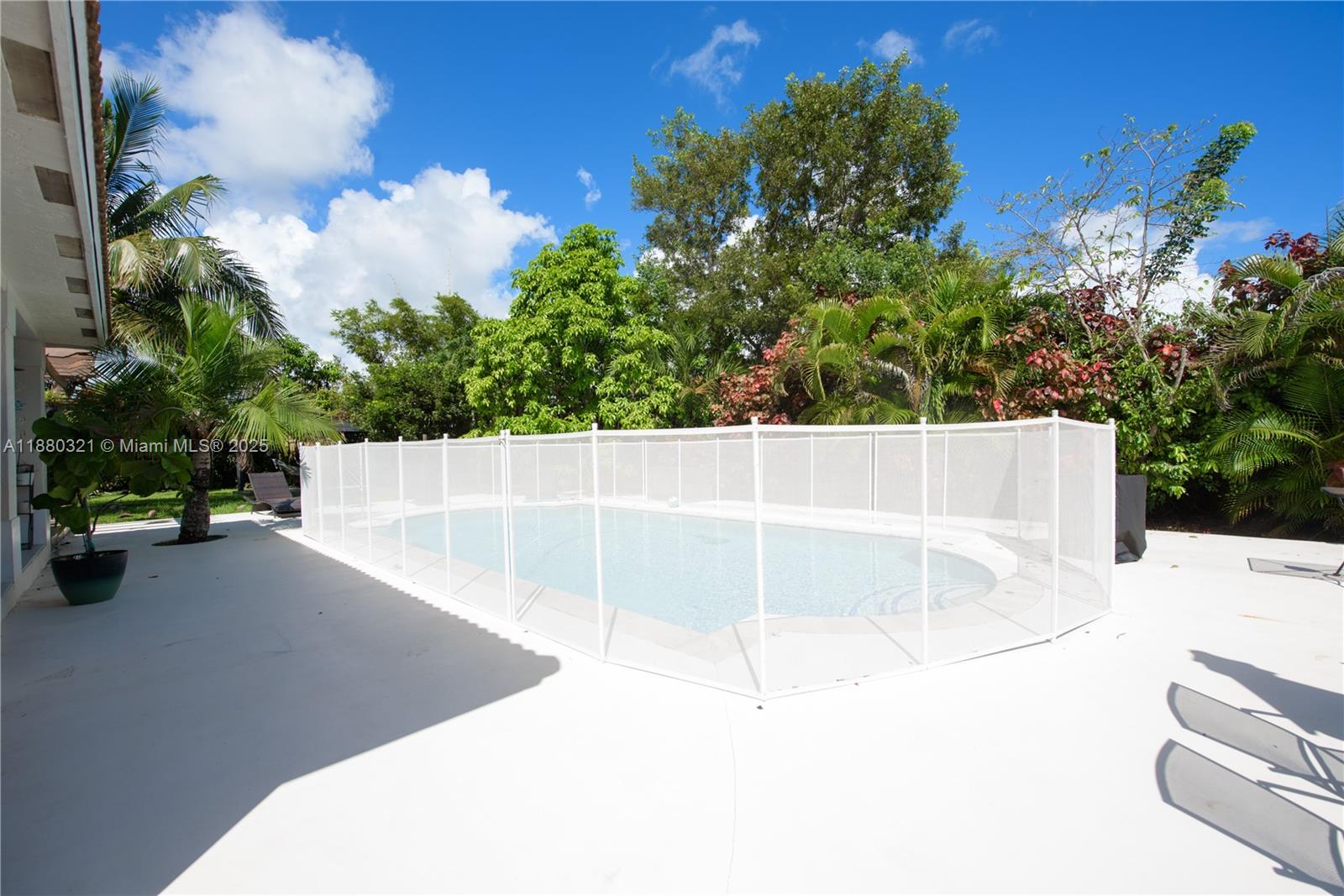 REDLAND ESTATES - Residential Lease