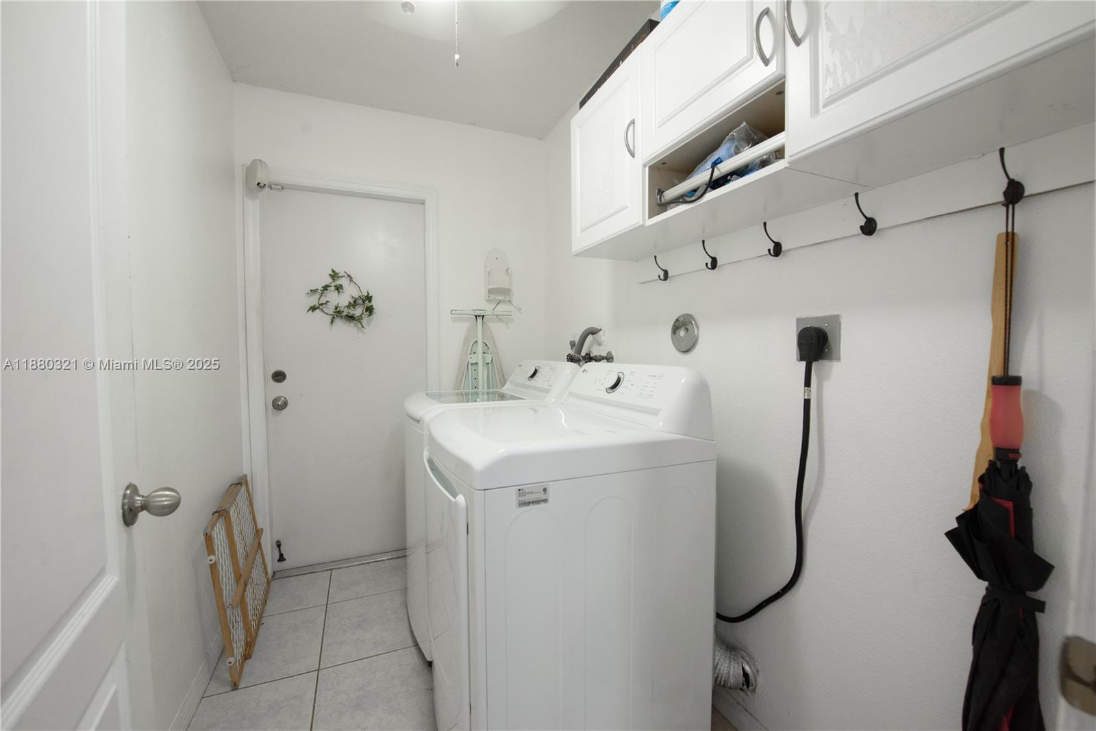 REDLAND ESTATES - Residential Lease